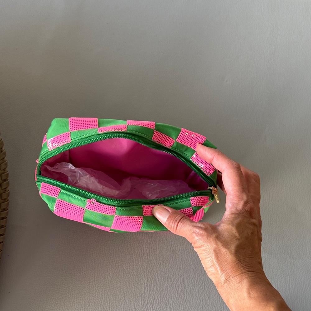 Shiraleah Green and Pink Checkered Women's Pouch - Picture 2 of 2
